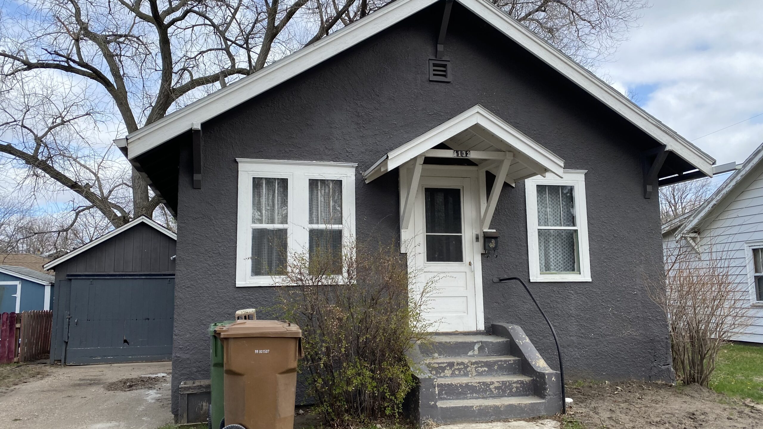 1132 – NEVADA SW ~ $700 RENT / $700 DEPOSIT – NO PETS